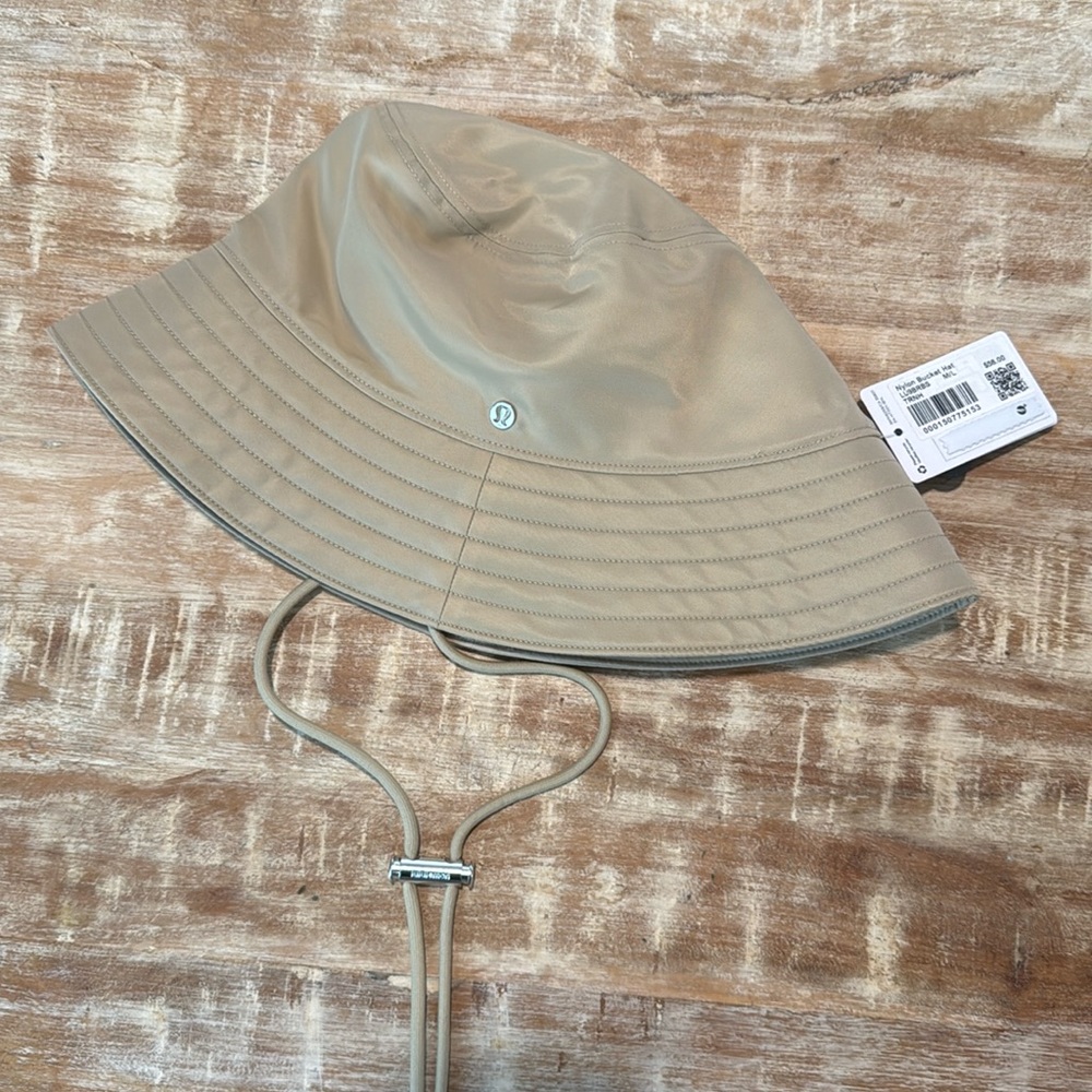 Lululemon nylon bucket hat